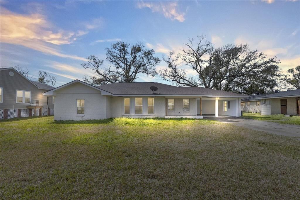 Property Photo: 1626 6th Street LA 70601