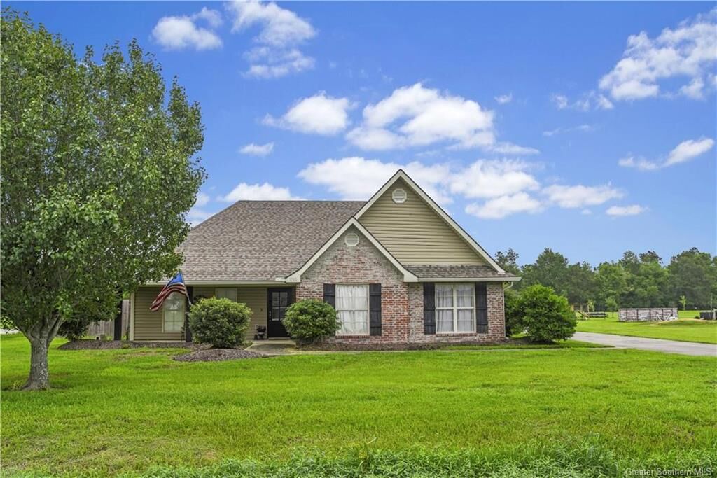 Property Photo:  5712 E Jace Matthew Lane E  LA 70647 