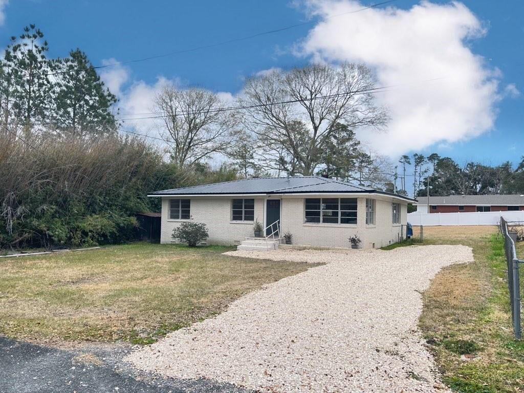 Property Photo: 611 Barbara Street LA 70634