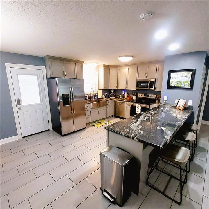 Property Photo: 906 Aberdeen Drive LA 70605