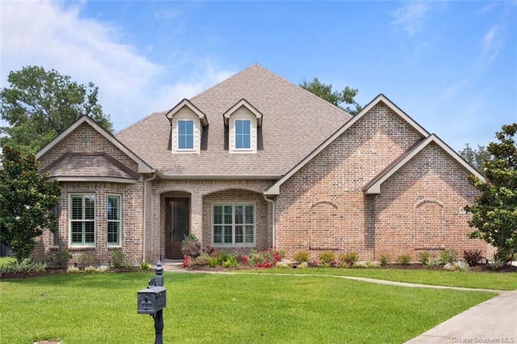 Property Photo:  2700 Rue Calais Drive  LA 70605 