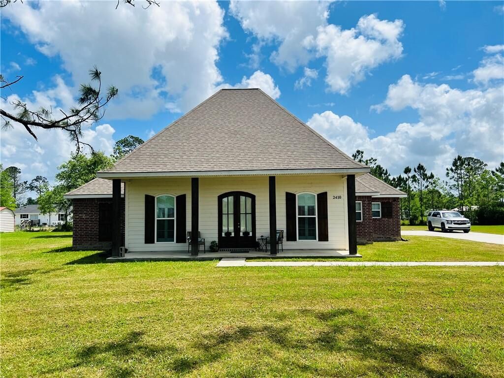 Property Photo:  2410 W Laura Drive W  LA 70611 