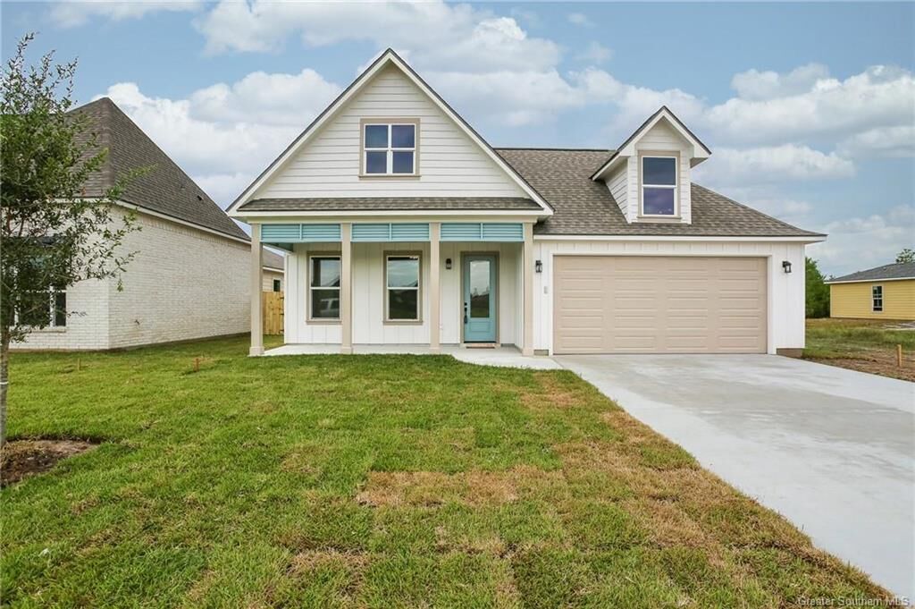 Property Photo: 737 Lakewood Pointe Drive LA 70605