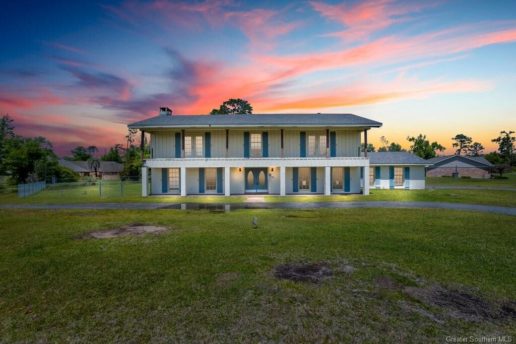 Property Photo: 143 E Park Manor Drive E LA 70611