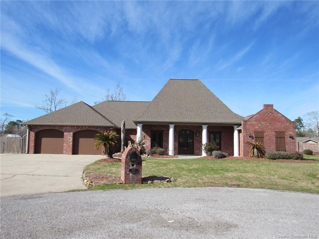 Property Photo: 1876 Hollow Cove Lane LA 70611