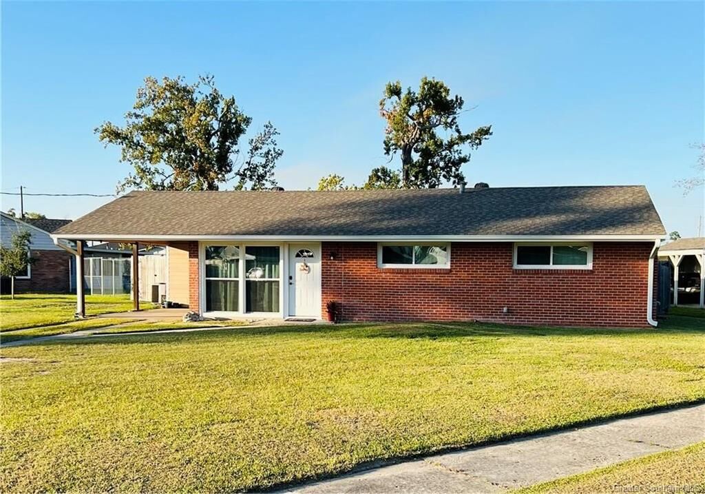 Property Photo: 207 Louisiana Avenue LA 70663