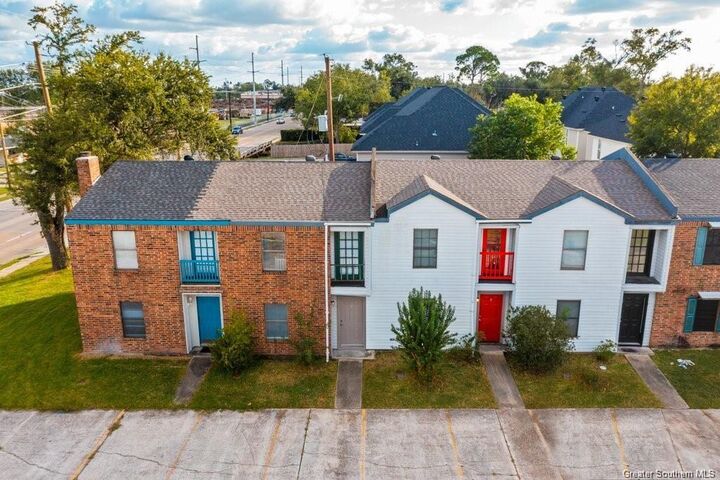Property Photo:  4212 Louisiana Avenue 4  LA 70607 