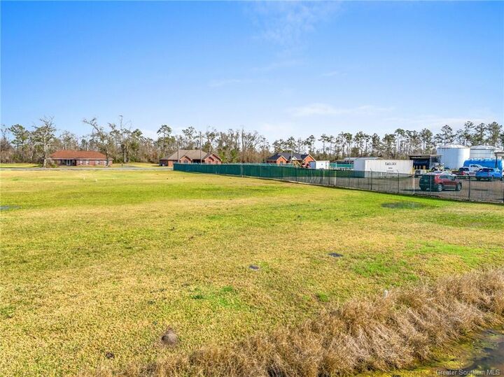 Property Photo: 424 Deshotel Lane LA 70615