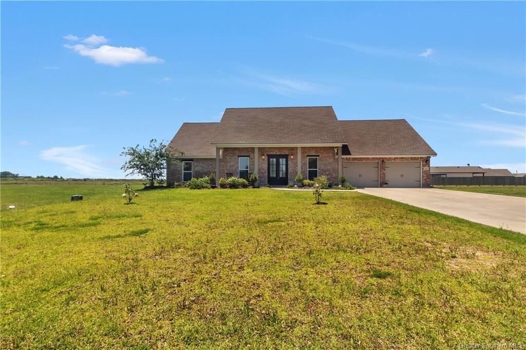 Property Photo: 825 Mary Diane McCall Drive LA 70605