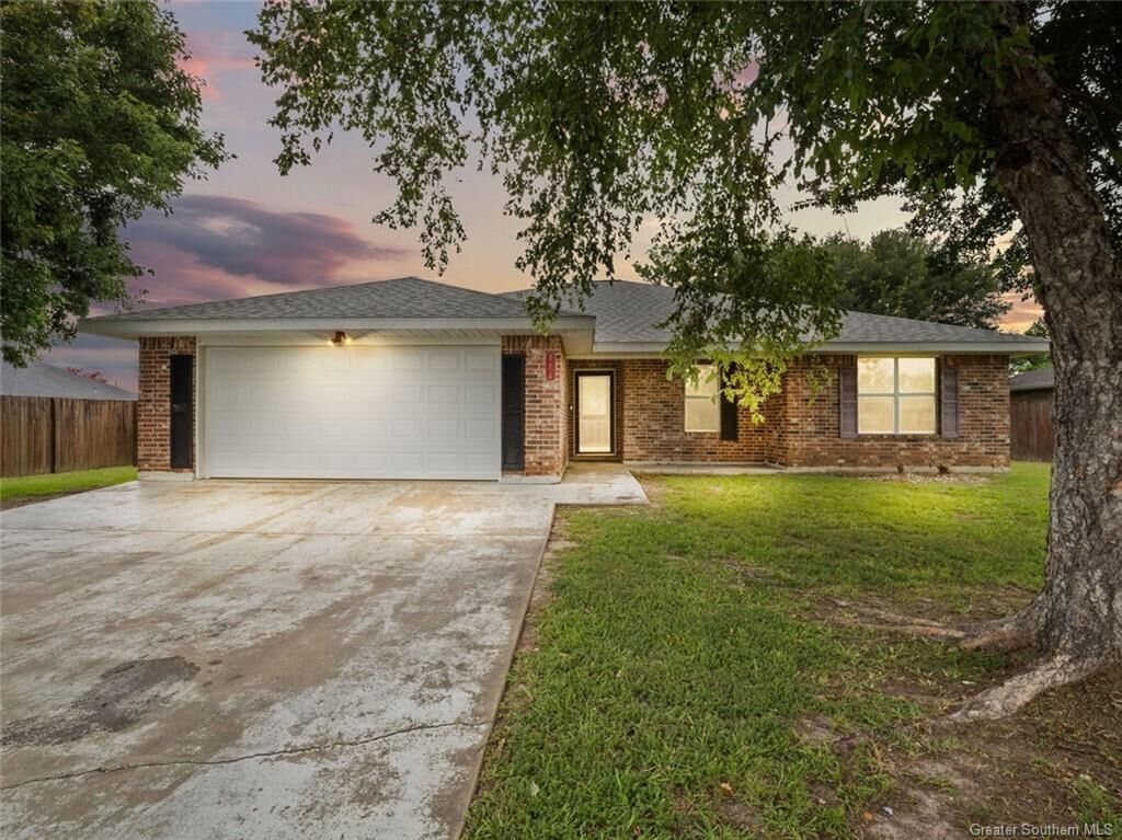 Property Photo:  114 Maverick Street  LA 70634 