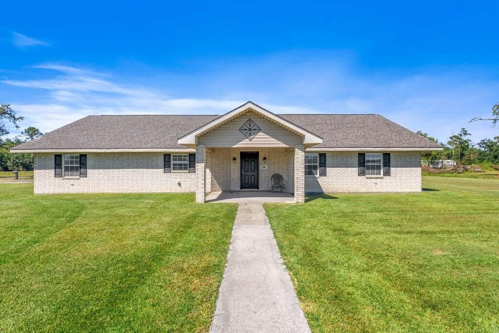 Property Photo: 735 W Houston River Road W LA 70663