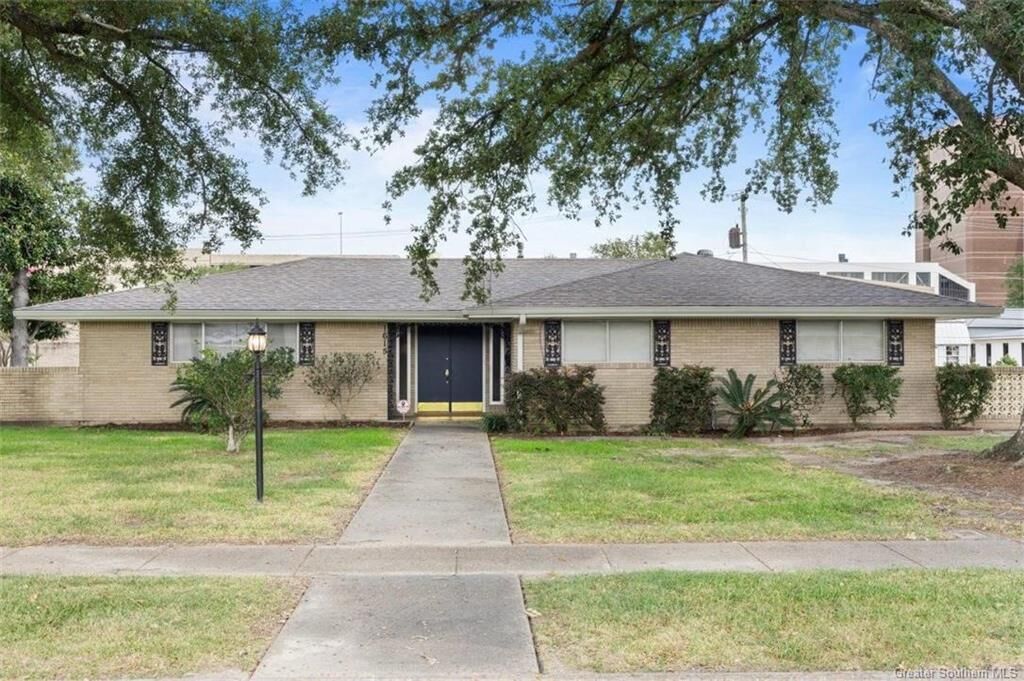 Property Photo:  1615 20th Street  LA 70601 
