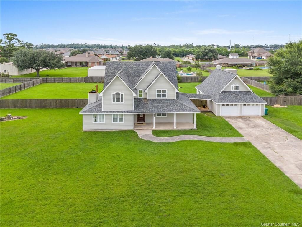 Property Photo: 842 N Tamela Drive N LA 70605