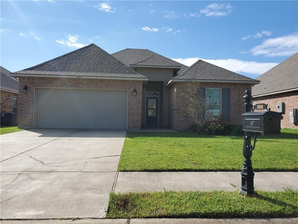 Property Photo:  365 Madison Crossing  LA 70665 