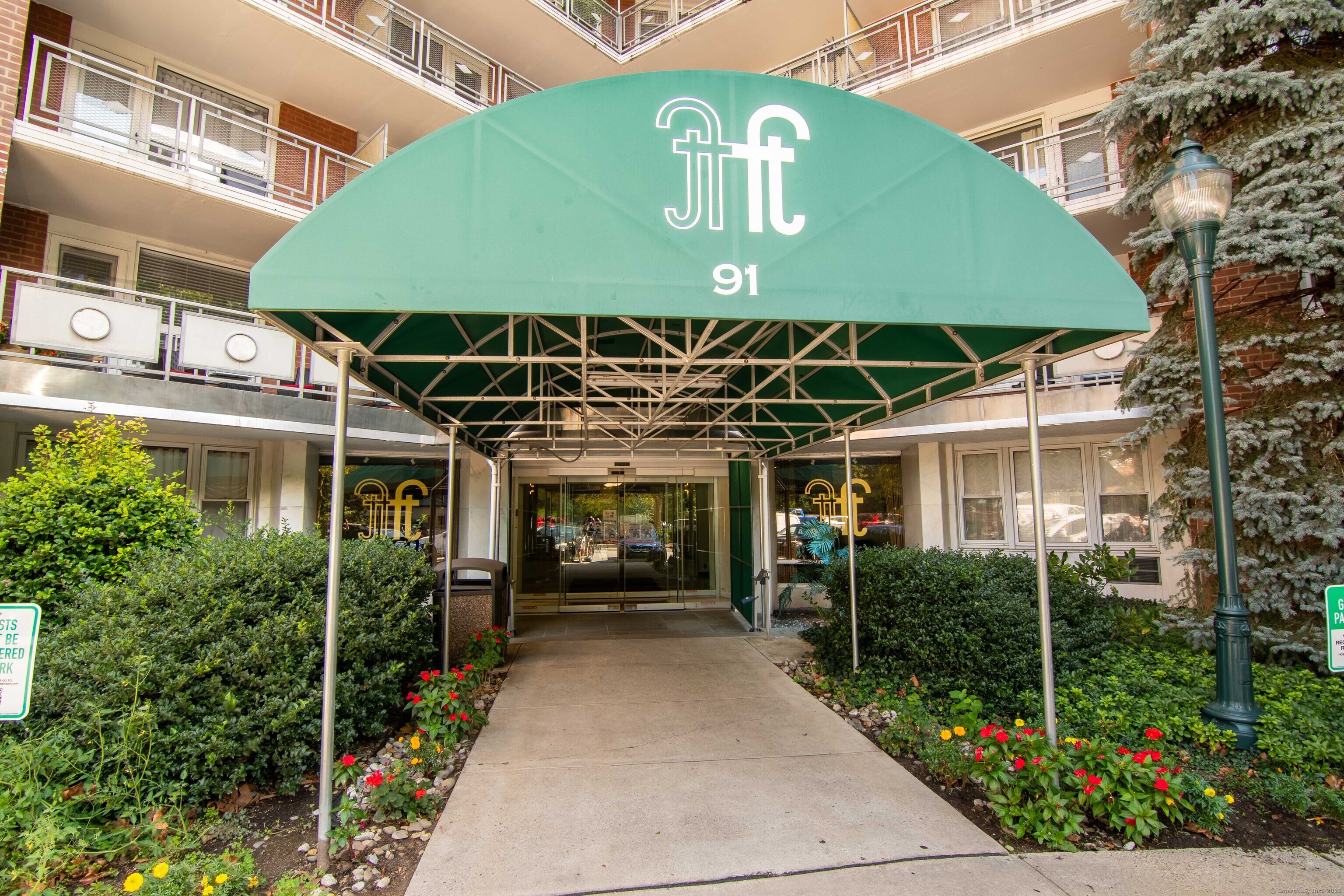 Property Photo:  91 Strawberry Hill Avenue Apt 1035  CT 06902 