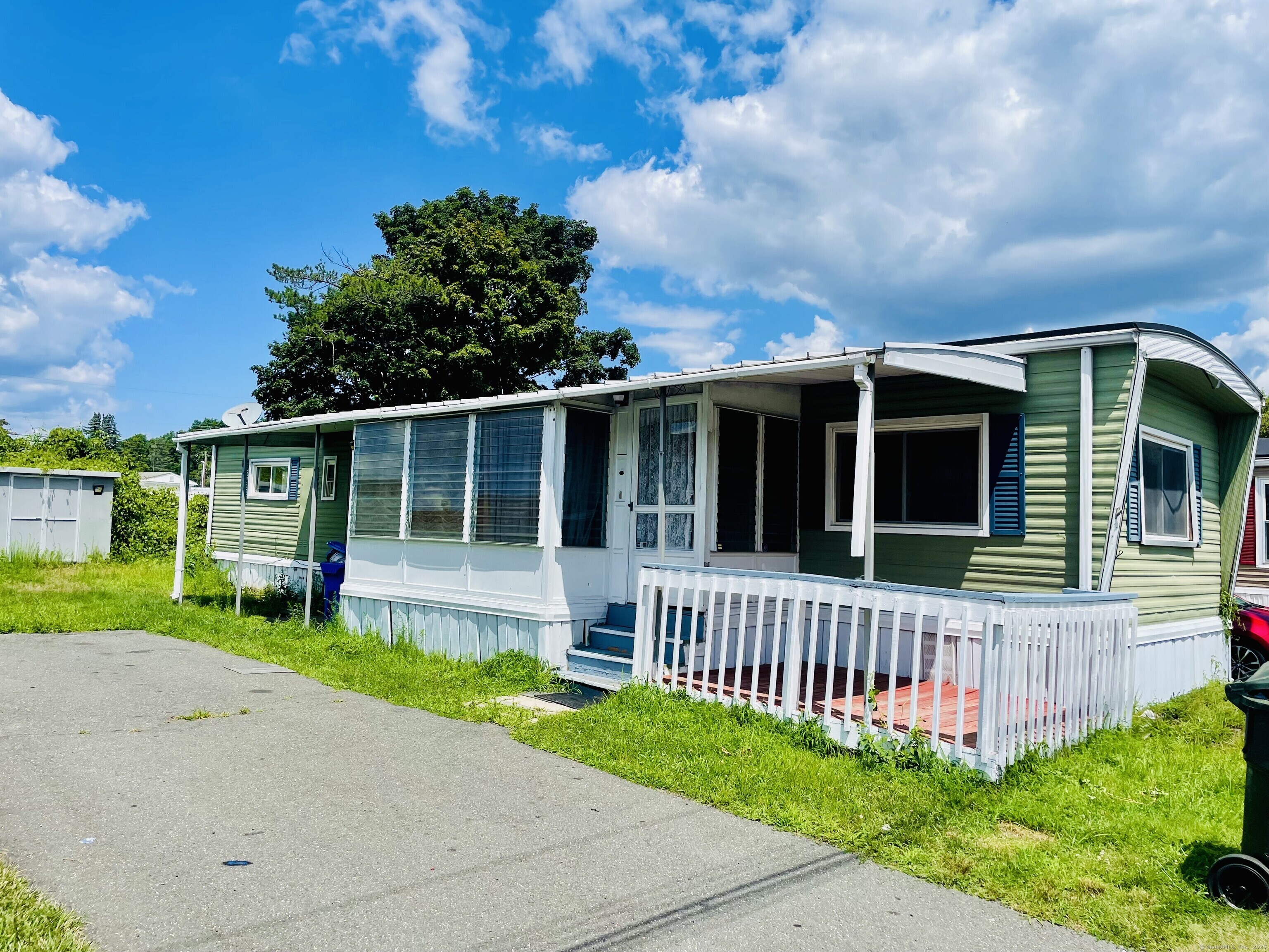 Property Photo:  64 Cheyenne Road  CT 06118 