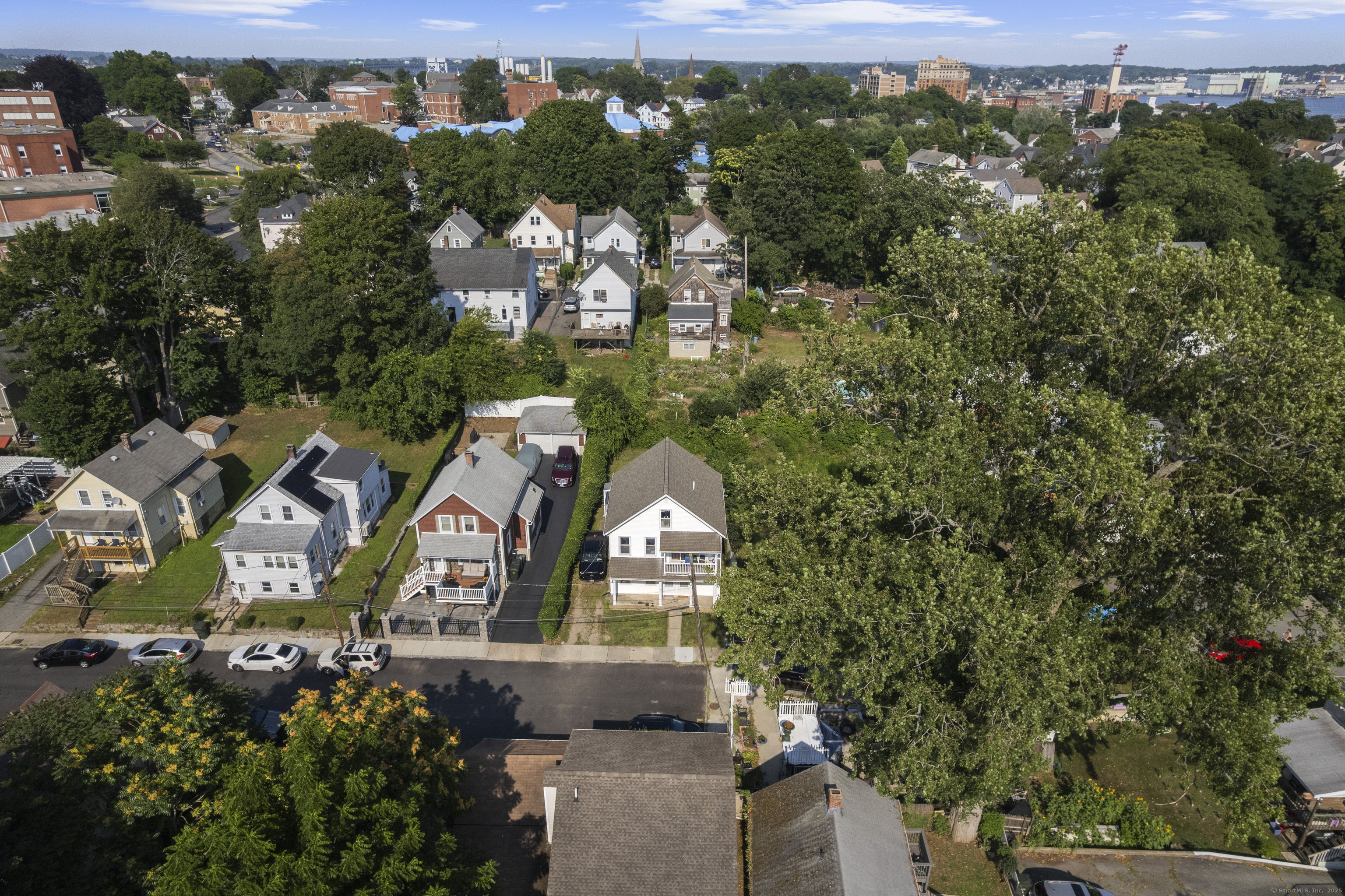 Property Photo: 20 Lincoln Court CT 06320