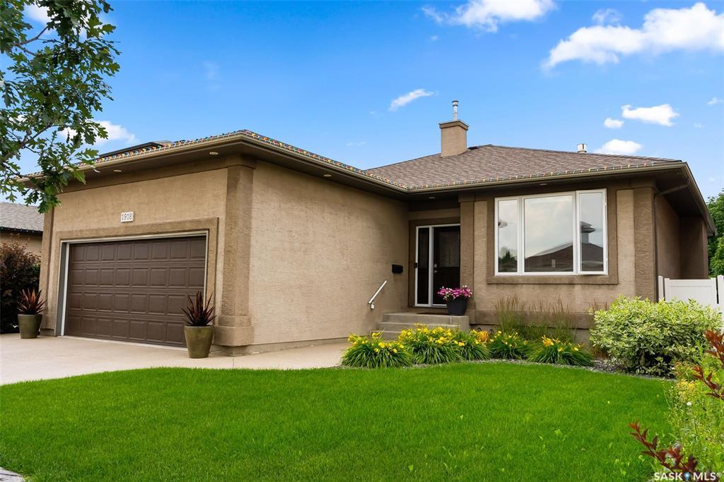 Property Photo:  1918 Dunnison Crescent E  SK S4V 0N8 