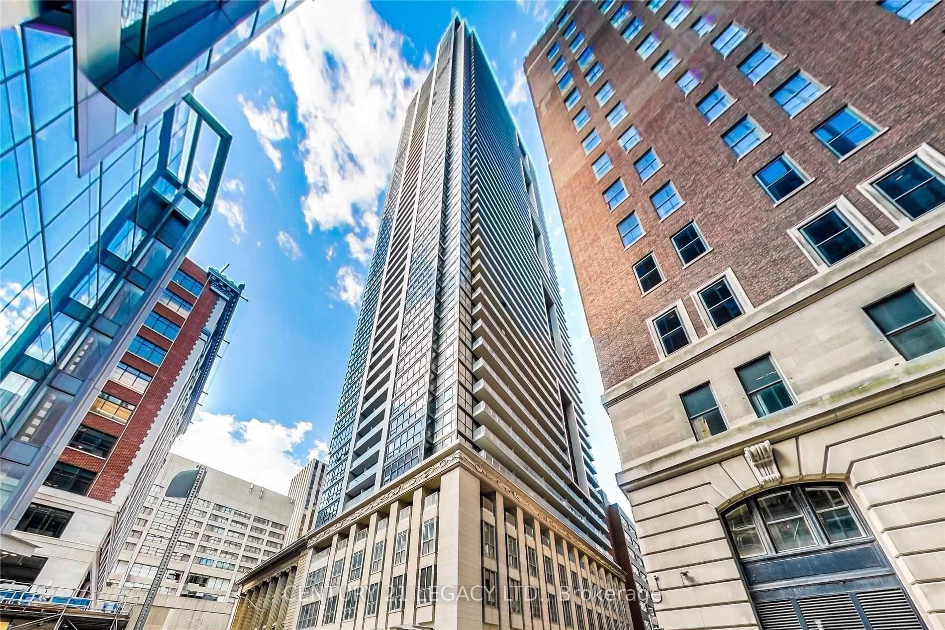 Property Photo:  70 Temperance Street 4201  ON M5H 4E8 