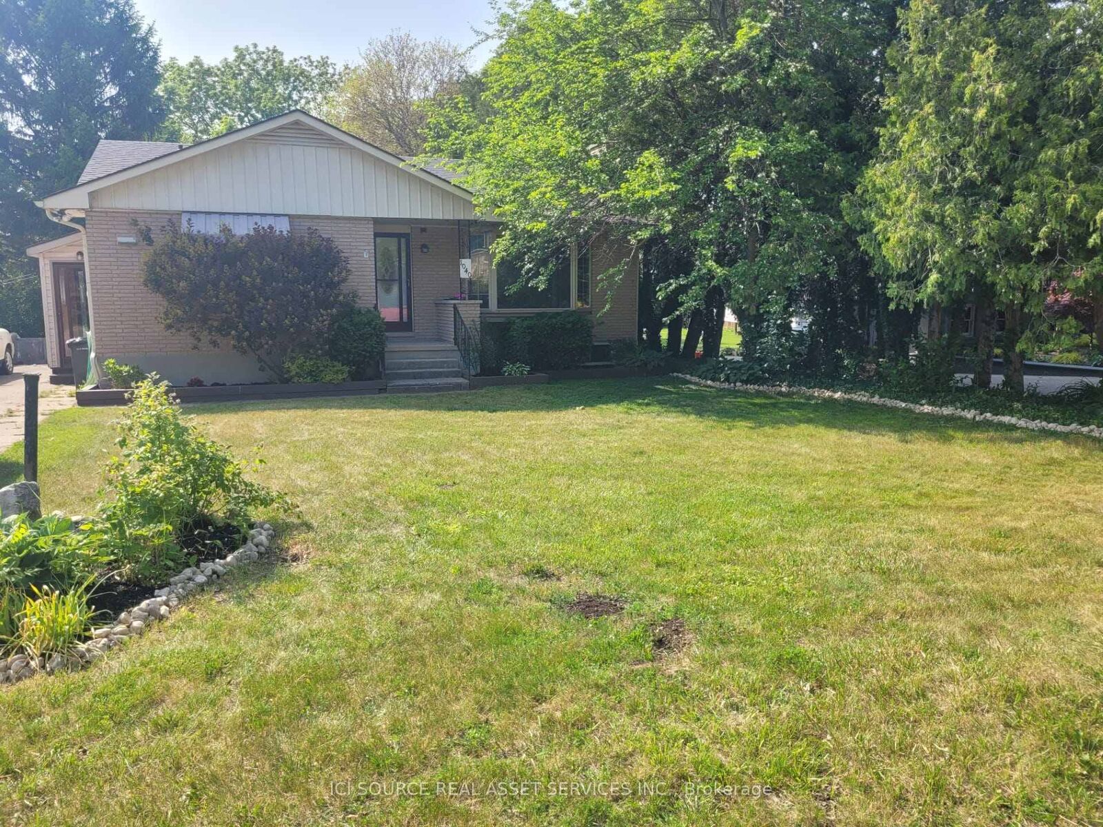 Property Photo:  1040 Huron Terrace  ON N2Z 1E5 