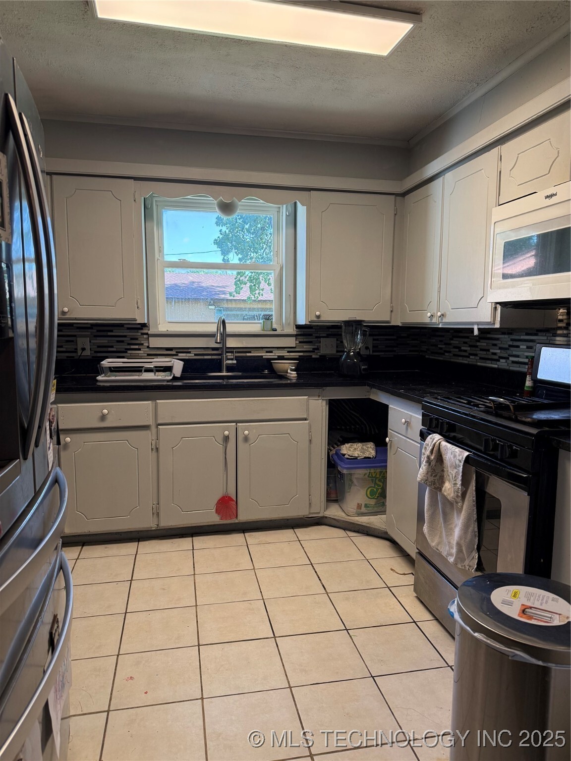 Property Photo:  303 W Elm Street  OK 74015 