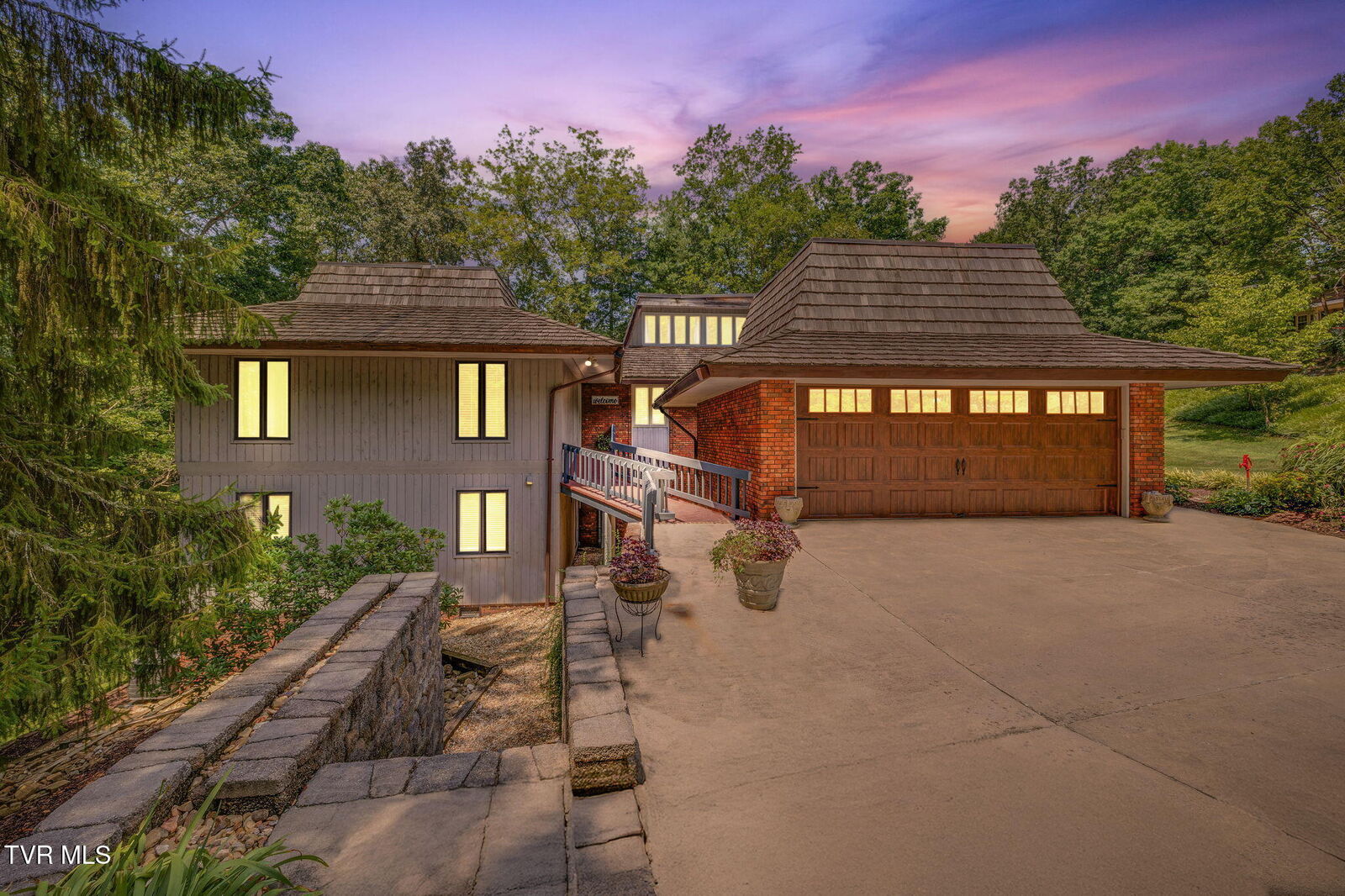 Property Photo: 708 Thornwood Place TN 37660
