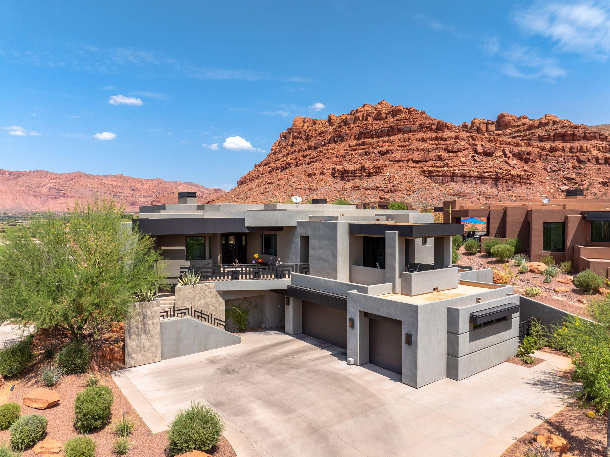 Property Photo: 1978 W Cougar Rock Cir UT 84770