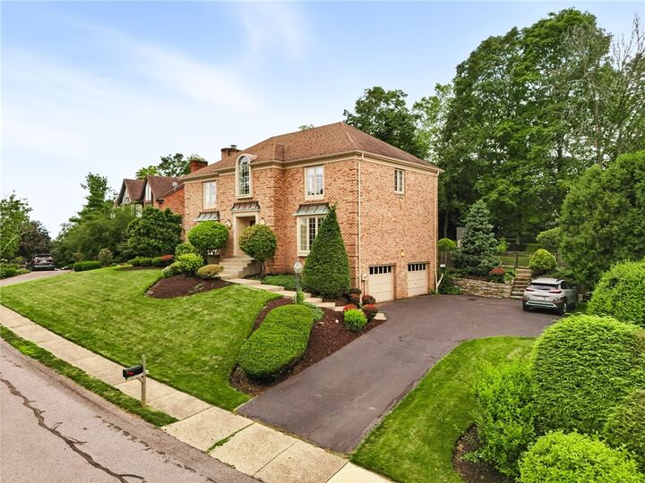 Property Photo:  1005 Tall Trees Dr  PA 15241