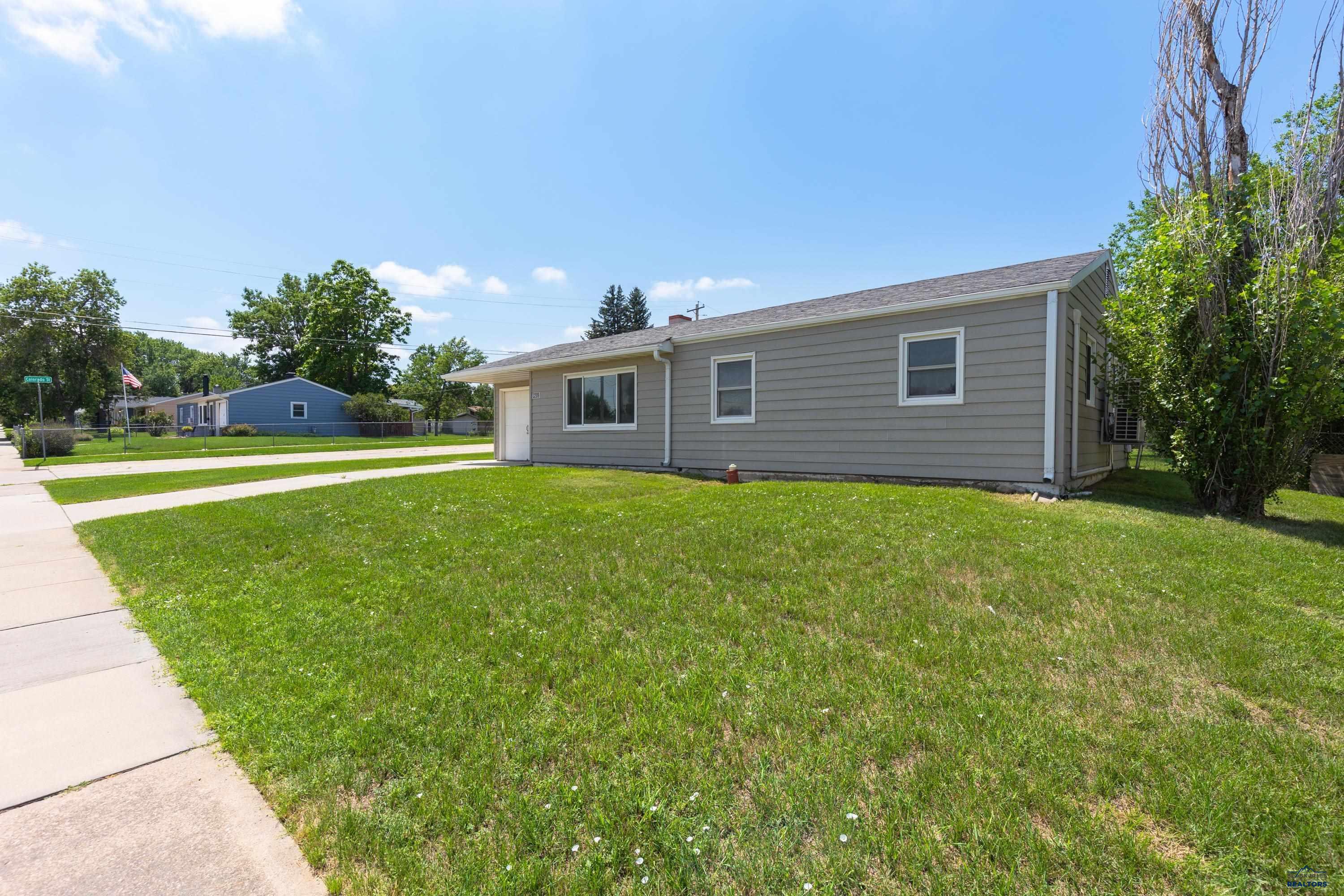 Property Photo: 3209 Lynnwood Ave SD 57701