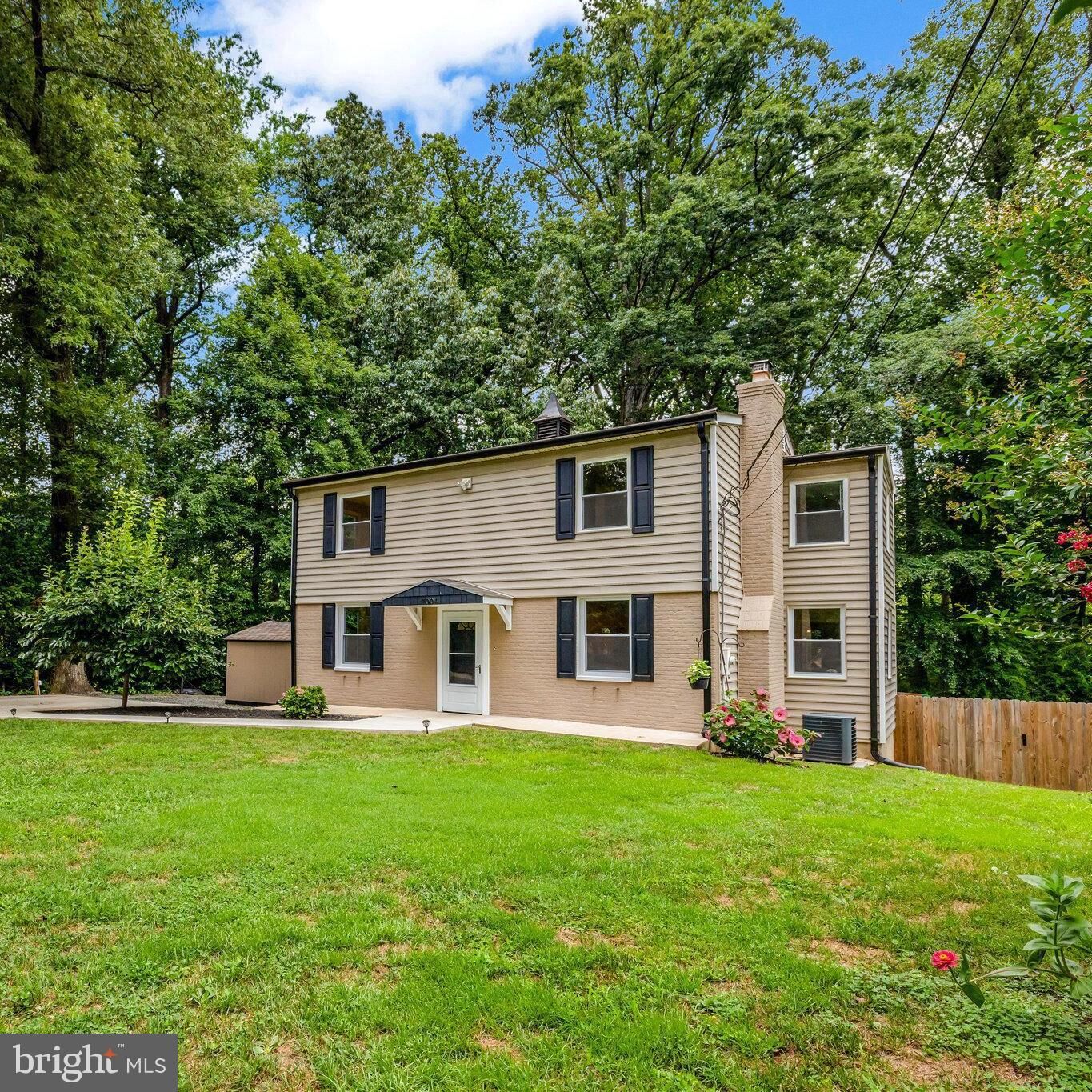 Property Photo: 7004 Chestnut Avenue VA 22042