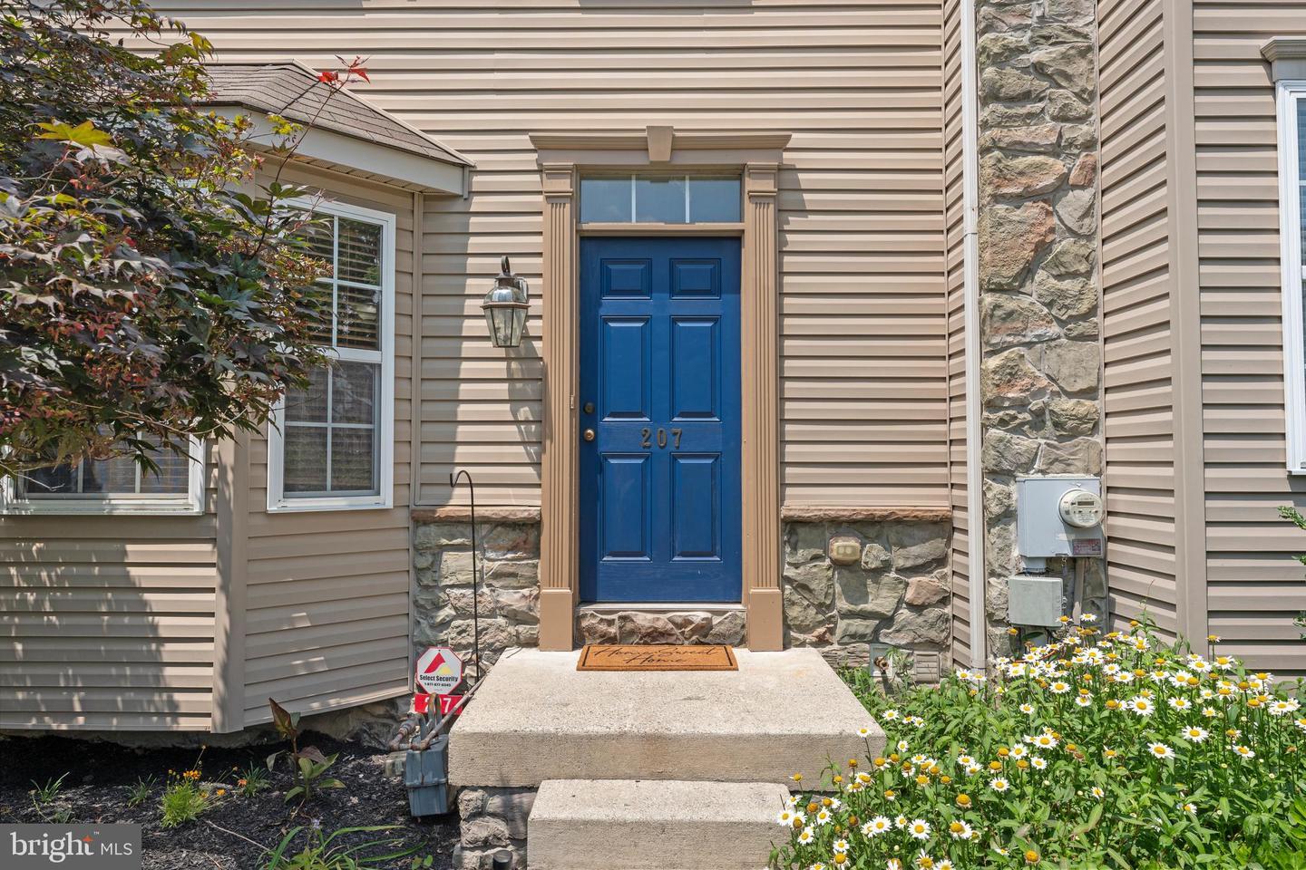 Property Photo:  207 Cartledge Lane  PA 17551 