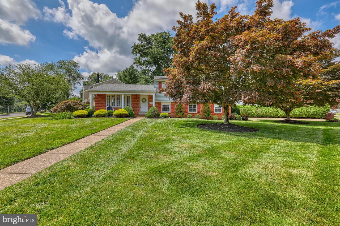 Property Photo: 239 Louise Drive PA 19067