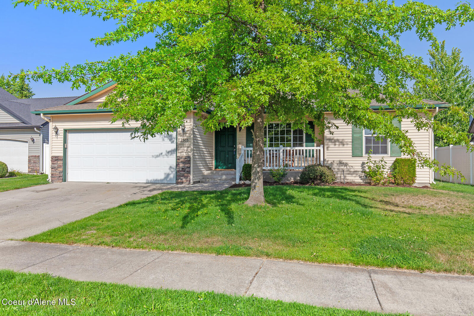 Property Photo:  2505 N Sparrow Loop  ID 83854 