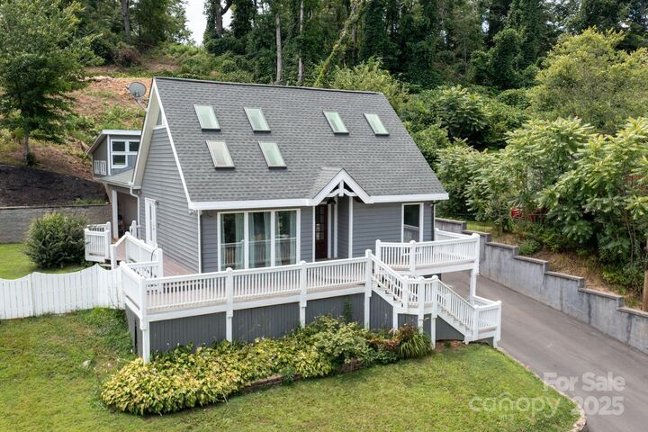 Property Photo: 207 Jonestown Road NC 28804