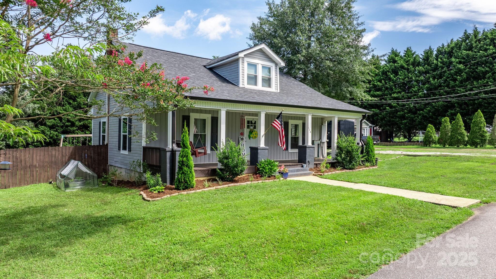Property Photo: 126 Huss Avenue NC 28638