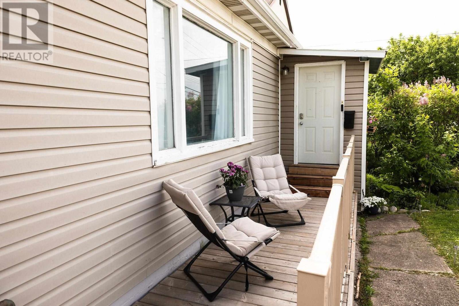 Property Photo:  564 Pine St  ON P6B 3E7 