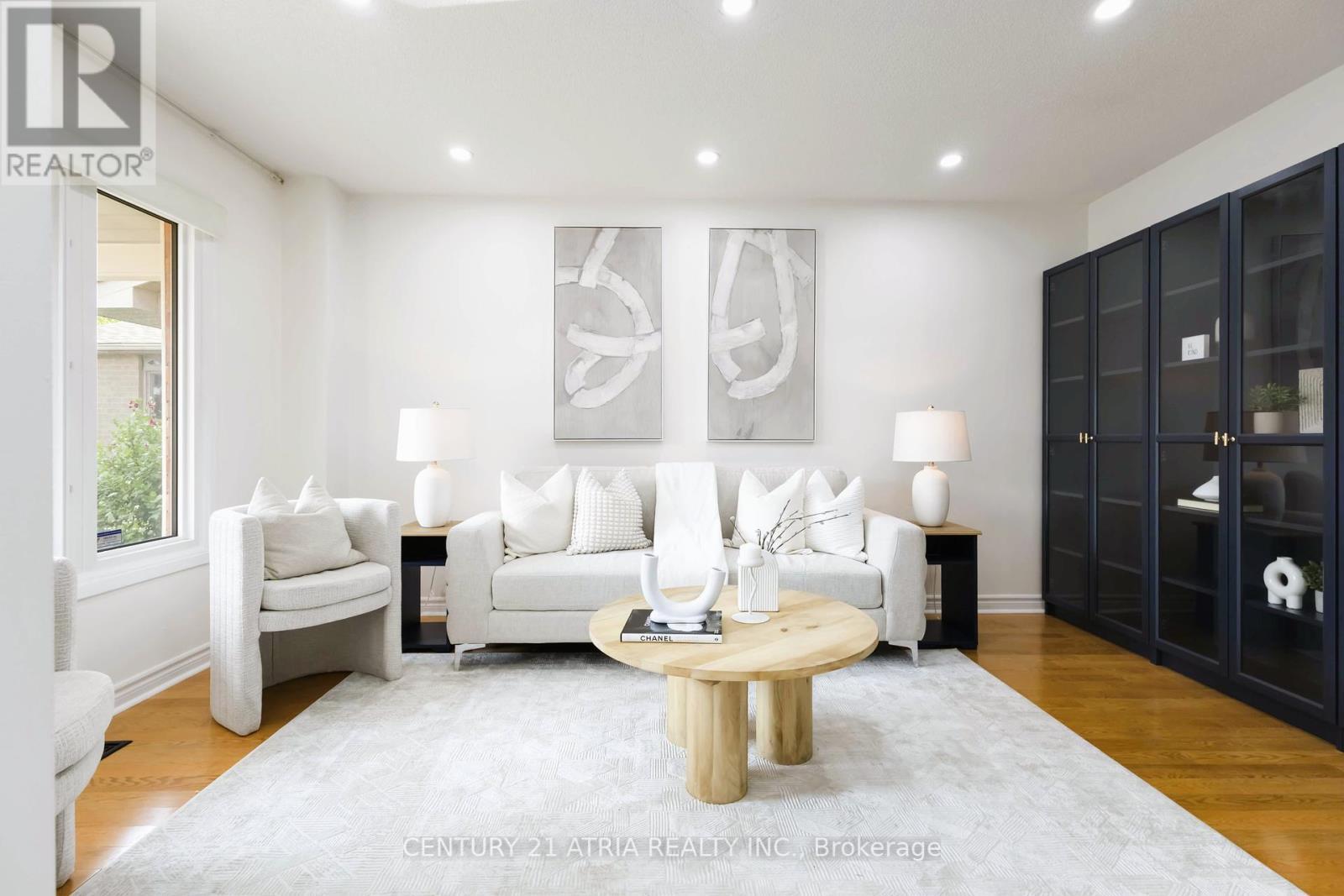 Property Photo: 11 Valley Centre Drive ON M1X 1K9