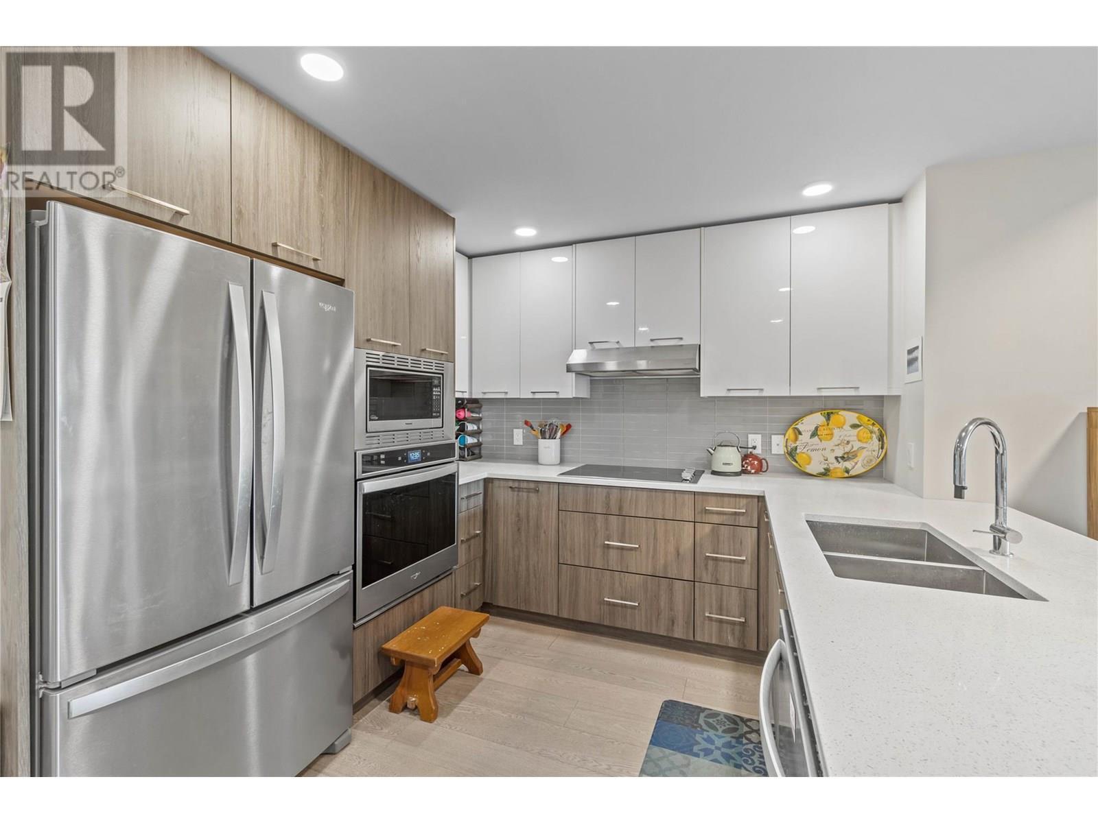 Property Photo:  885 University Drive 114  BC V2C 0K2 