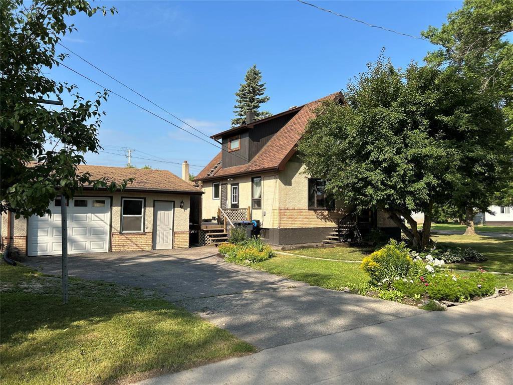 Property Photo: 18 Maple Street MB R0E 1M0