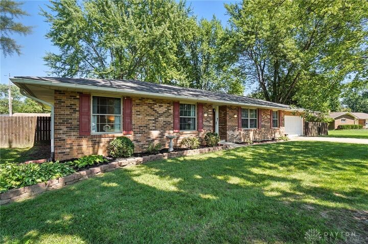 Property Photo: 1256 Cedarcliff Drive OH 45434