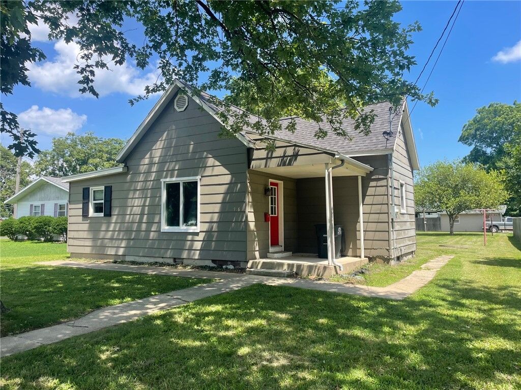Property Photo:  916 N Maple Street  IL 62458 