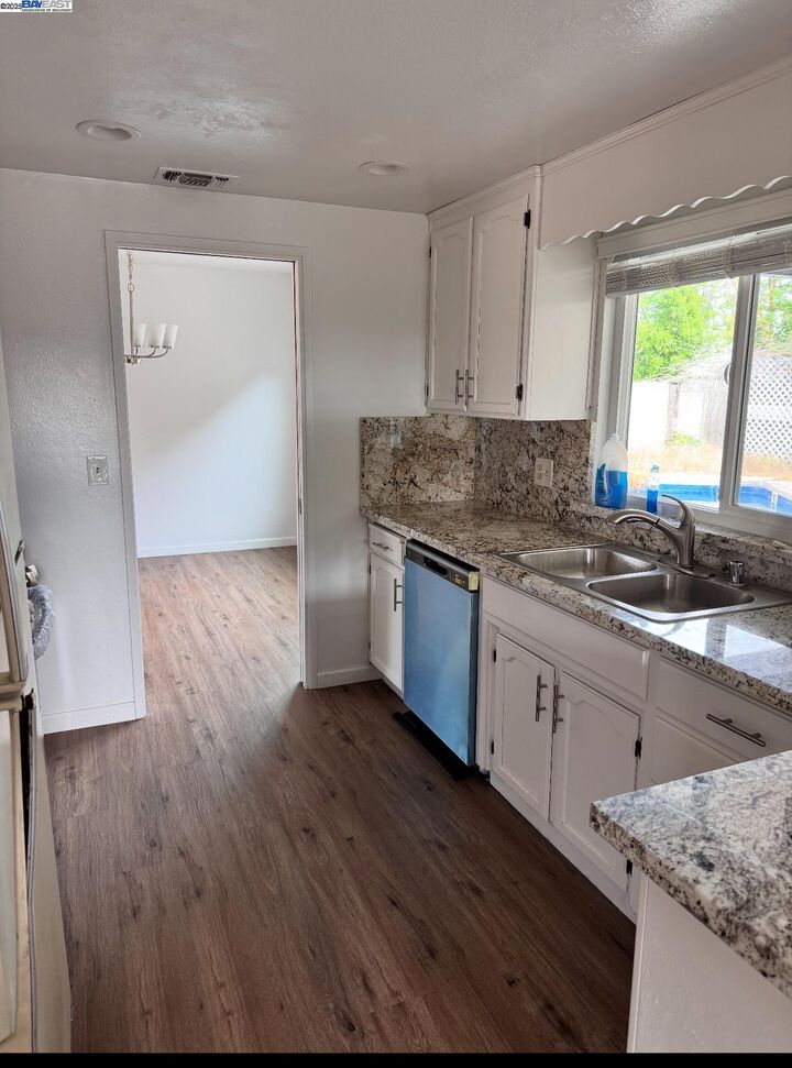 Property Photo: 1272 Eastridge Pl CA 95336