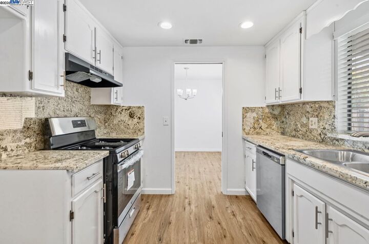 Property Photo:  1272 Eastridge Pl  CA 95336 