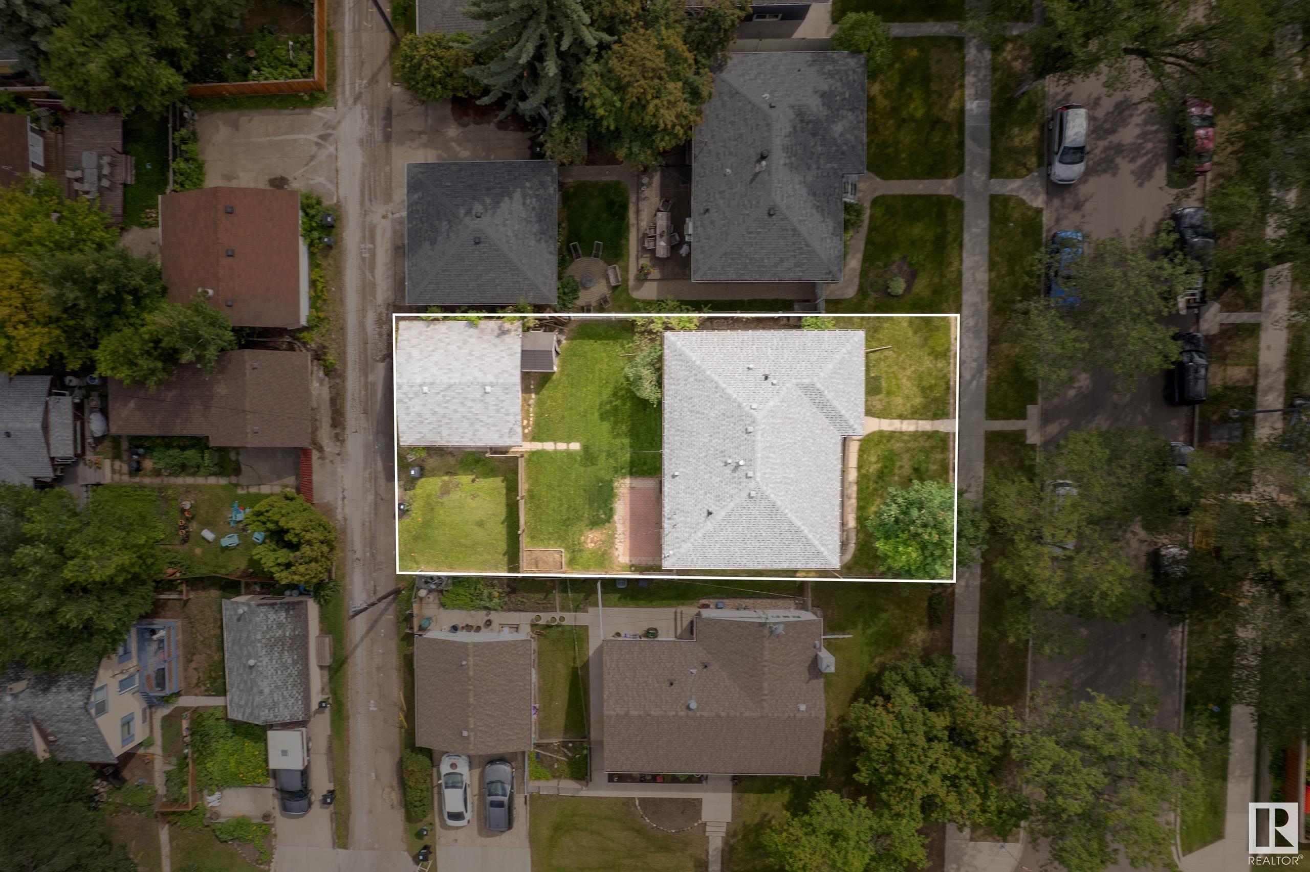 Photo de la propriété: 10444 64 Avenue NW AB T6H 1S7