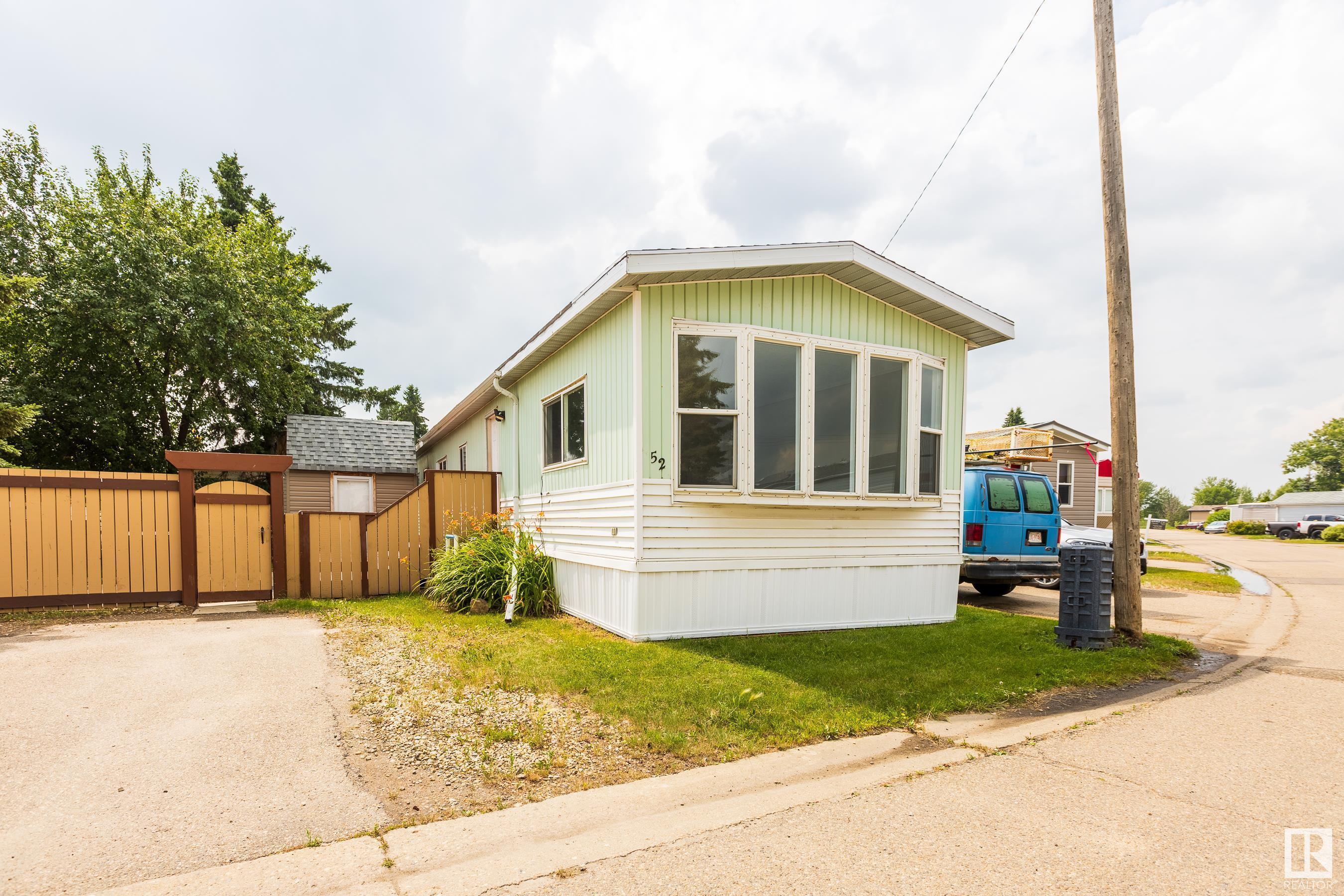Property Photo: 10410 101 A Street 52 AB T8R 1B1