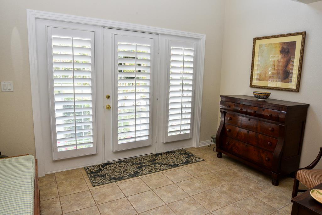 Property Photo: 12 Kings Ct VA 23310
