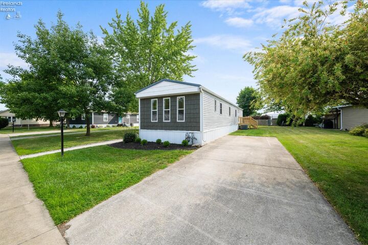 Property Photo:  12 E Bass Circle  OH 43440 