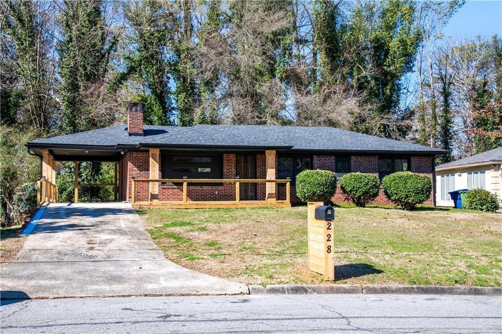 Property Photo: 228 W Simon Terrace NW GA 30318