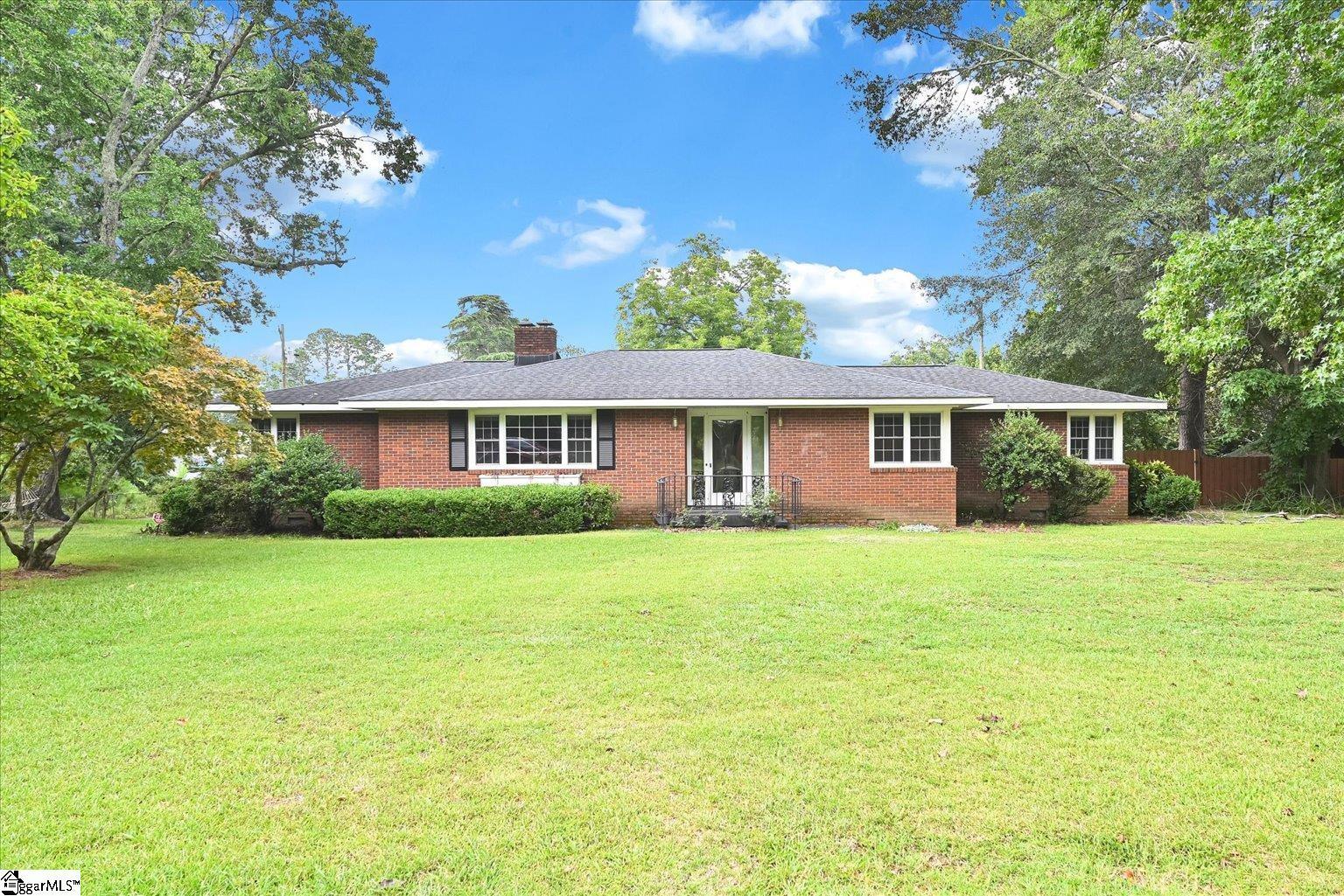 Property Photo:  1102 Greenacres  SC 29621 