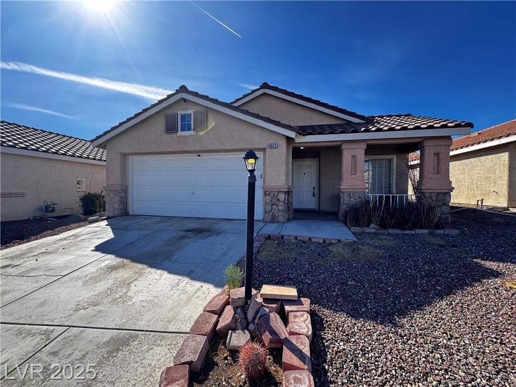 Property Photo: 5513 Oakwood Ridge Street NV 89130